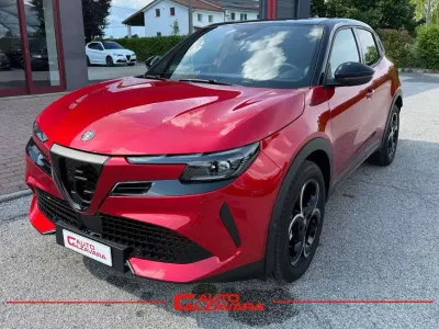 Nuova Alfa Romeo GT Junior Edizione Speciale 145 CV (106 kW) 2026 Rosso brera SUV
