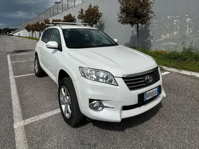 Usata Toyota RAV4 150 CV (110 kW) 2011 Bianco SUV