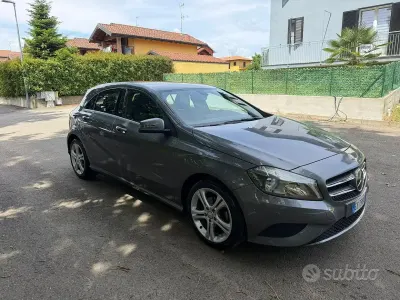 Usata Mercedes A180 109 CV (80 kW) 2014 Grigio Berlina