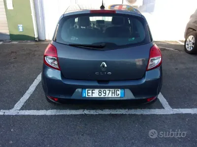 Usata Renault Clio II Dynamique 75 CV (55 kW) 2010 Grigio Berlina