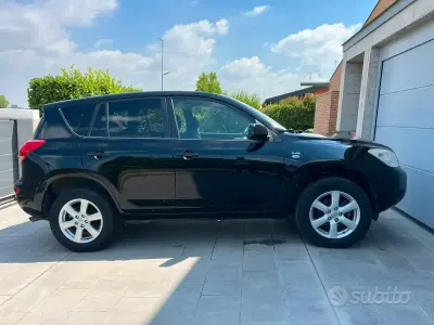Usata Toyota RAV4 136 CV (100 kW) 2008 Nero SUV