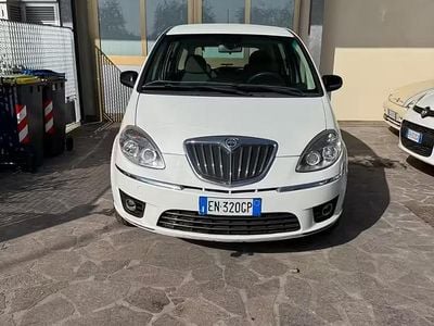 Usata Lancia Musa 78 CV (57 kW) 2012 Bianco Monovolume