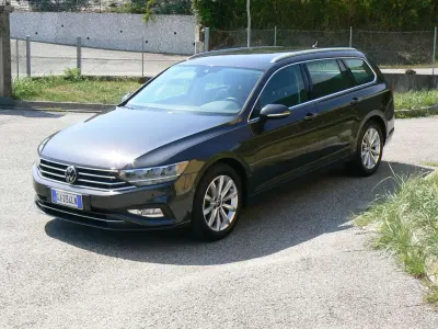 Usata VW Passat Business 150 CV (110 kW) 2022 Grigio Station wagon