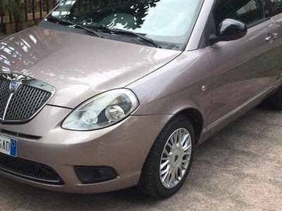 Usata Lancia Ypsilon 75 CV (55 kW) 2011 Grigio Utilitaria