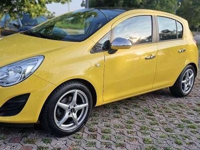 Usata Opel Corsa Sport 101 CV (74 kW) 2012 Giallo Berlina