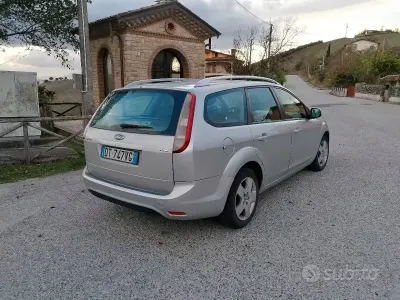 Usata Ford Focus 90 CV (66 kW) 2009 Grigio Station wagon