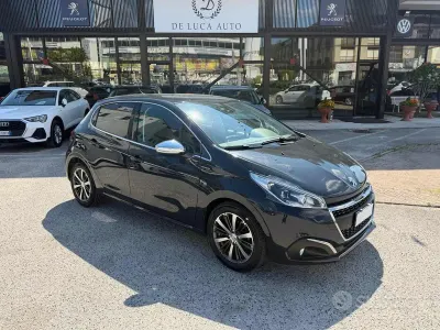 Usata Peugeot 208 Allure 82 CV (60 kW) 2017 Nero Utilitaria