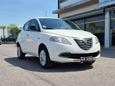Usata Lancia Ypsilon Gold 80 CV (58 kW) 2014 Bianco Utilitaria