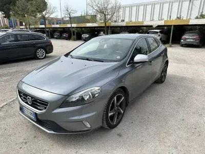 Usata Volvo V40 R-Design Kinetic 114 CV (83 kW) 2015 Berlina