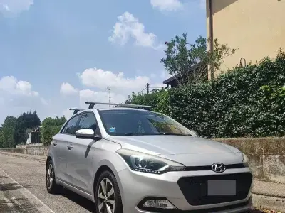 Usata Hyundai i20 75 CV (55 kW) 2017 Grigio Berlina