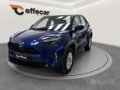 Usata Toyota Yaris Hybrid Business Edition 92 CV (67 kW) 2022 Bluazzurro Berlina