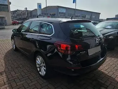 Usata Opel Astra 110 CV (80 kW) 2011 Nero Station wagon
