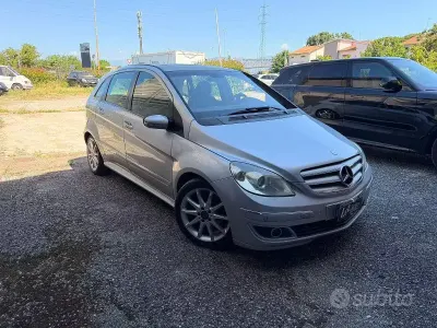 Usata Mercedes 200 Chrome 139 CV (102 kW) 2008 Grigio Monovolume