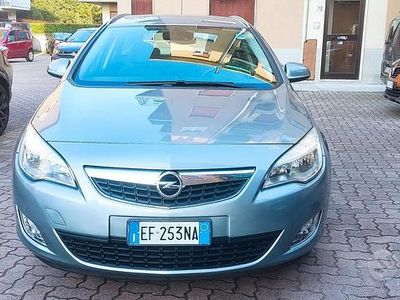 Usata Opel Astra Cosmo 116 CV (85 kW) 2010 Grigio Station wagon