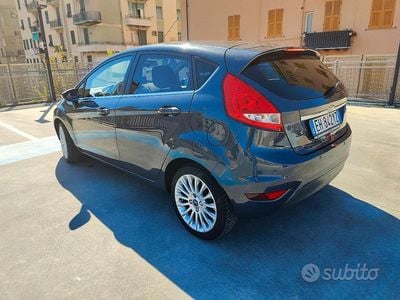 Usata Ford Fiesta Titanium 95 CV (69 kW) 2011 Blu Utilitaria