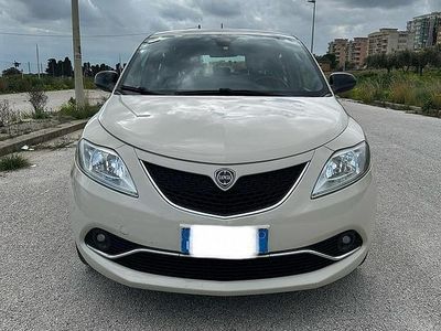 Usado Lancia Ypsilon 95 CV (69 kW) 2017 Blanco Utilitario
