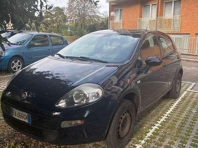 Usata Fiat Punto Lounge 77 CV (56 kW) 2015 Lilla Berlina