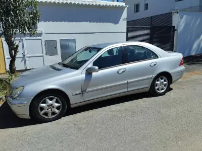 Usado Mercedes 220 Elegance 143 CV (105 kW) 2003 Berlina