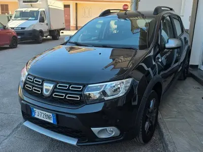 Usata Dacia Sandero 90 CV (66 kW) 2017 Nero Berlina