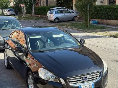 Usata Volvo S60 Momentum 115 CV (84 kW) 2011 Nero Berlina