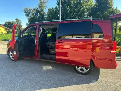 Usata Mercedes V220 190 CV (139 kW) 2022 Rosso Monovolume