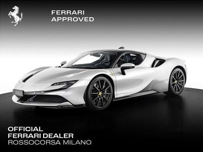 Usata Ferrari SF90 999 CV (734 kW) 2023 Argento Coupé