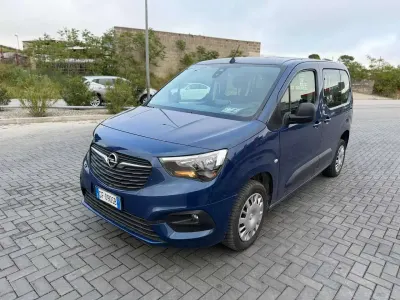 Usata Opel Combo Life 102 CV (75 kW) 2021 Blu/azzurro Furgone