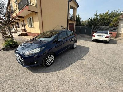 Usata Ford Fiesta 75 CV (55 kW) 2015 Blu Berlina