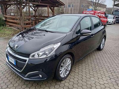 Usata Peugeot 208 81 CV (59 kW) 2018 Nero Utilitaria