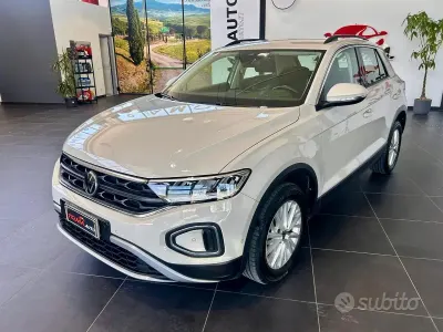 Usado VW T-Roc Life 116 CV (85 kW) 2023 Marrón SUV