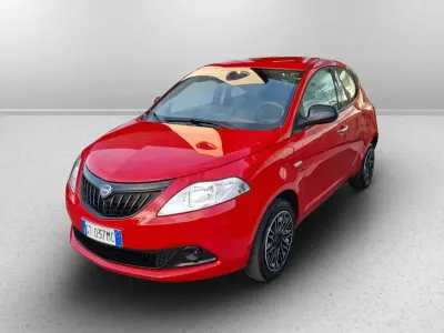 Usata Lancia Ypsilon Silver 70 CV (51 kW) 2024 Rosso Utilitaria