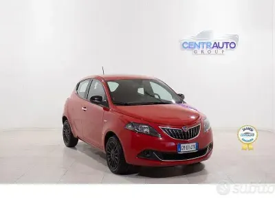 Usata Lancia Ypsilon Silver 69 CV (50 kW) 2023 Rosso Utilitaria