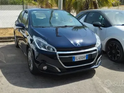 Usata Peugeot 208 Active 82 CV (60 kW) 2017 Bluazzurro Utilitaria