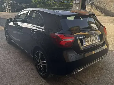 Usata Mercedes A180 109 CV (80 kW) 2017 Nero Utilitaria