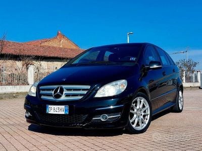 Mercedes B200