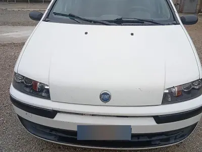 Usata Fiat Punto 86 CV (63 kW) 2003 Bianco Utilitaria