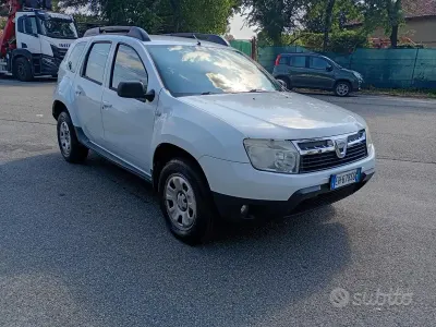 Usata Dacia Duster Lauréate 90 CV (66 kW) 2011 Bianco SUV