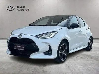 Usata Toyota Yaris Hybrid 131 CV (96 kW) 2024 Bianco Berlina