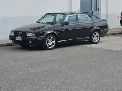 Usata Alfa Romeo 75 148 CV (108 kW) 1990 Nero Berlina