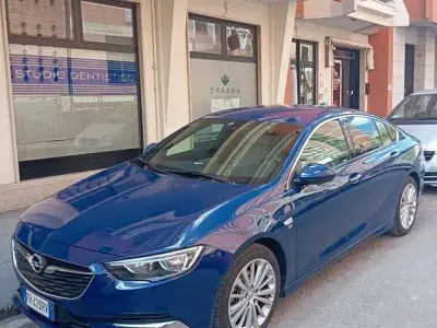 Usata Opel Insignia Innovation 166 CV (122 kW) 2018 Bluazzurro Berlina