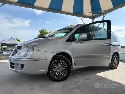 Usata Lancia Phedra 136 CV (100 kW) 2010 Grigio Monovolume