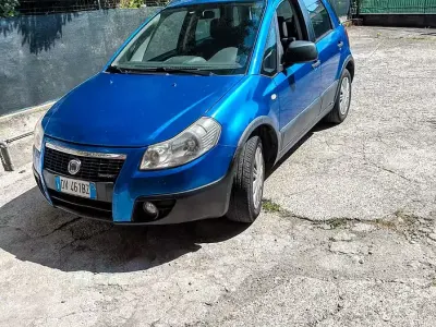 Usata Fiat Sedici 120 CV (88 kW) 2008 Bluazzurro SUV