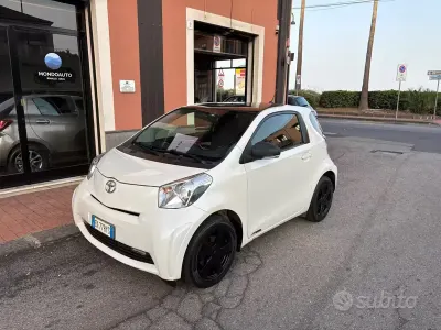 Usata Toyota iQ Trend 68 CV (50 kW) 2011 Bianco Utilitaria