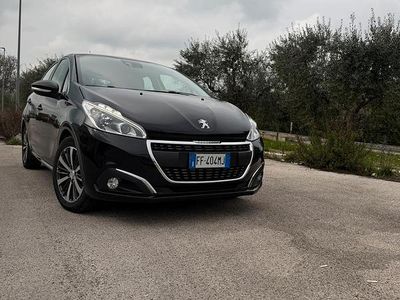 Usata Peugeot 208 75 CV (55 kW) 2016 Nero Utilitaria