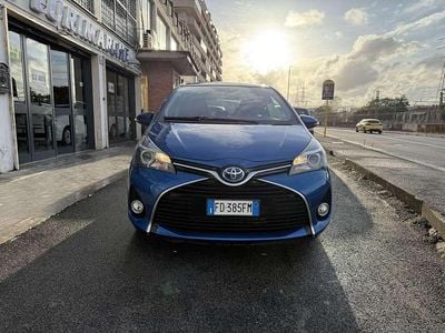 Usata Toyota Yaris Hybrid 75 CV (55 kW) 2016 Blu/azzurro Berlina
