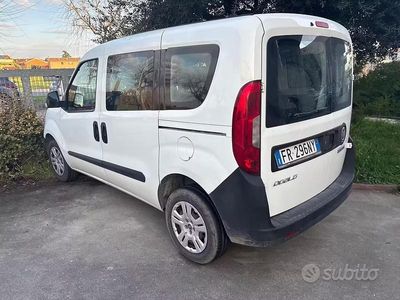 Usata Fiat Doblò Lounge 95 CV (69 kW) 2018 Bianco Monovolume