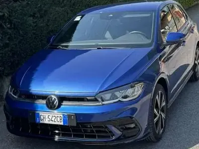 Usata VW Polo R-line 110 CV (80 kW) 2021 Blu/azzurro Utilitaria