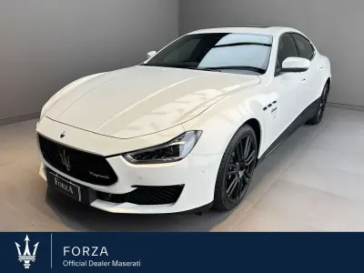 Usata Maserati Ghibli 330 CV (242 kW) 2022 Bianco pastello/vero opaco Berlina