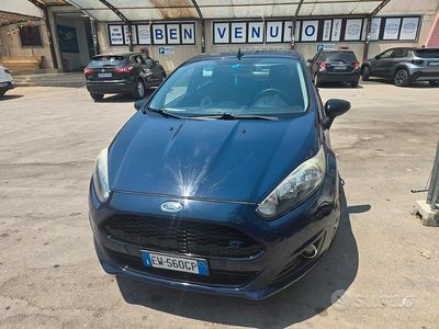 Usata Ford Fiesta 97 CV (71 kW) 2014 Blu Utilitaria