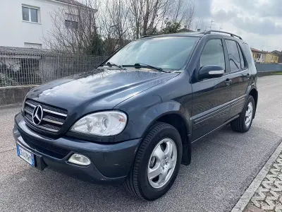 Begagnad Mercedes ML270 163 HK (119 kW) 2002 Blå SUV